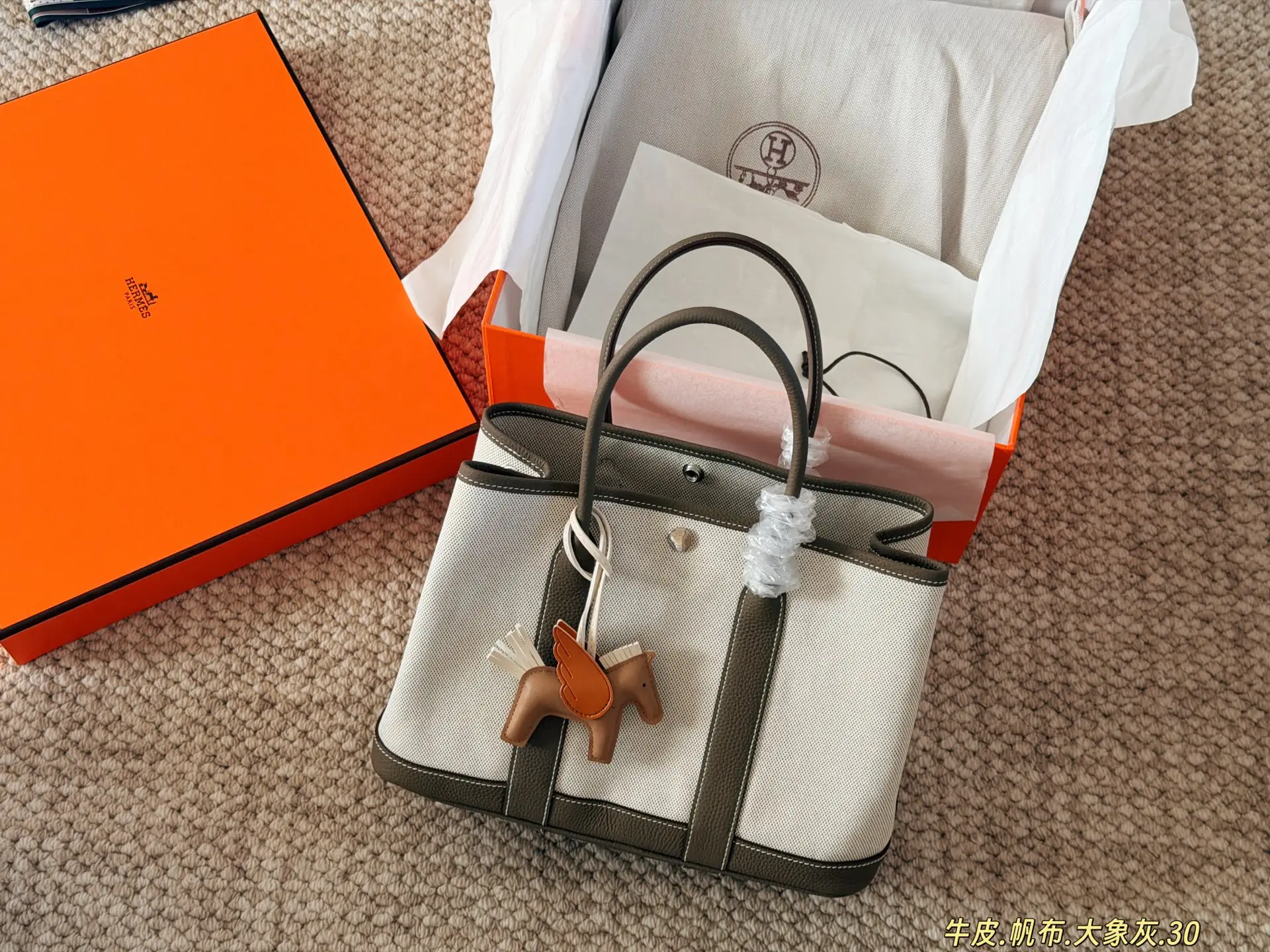 Garden Party Canvas & Leather Tote Bag D38018435 — view 18