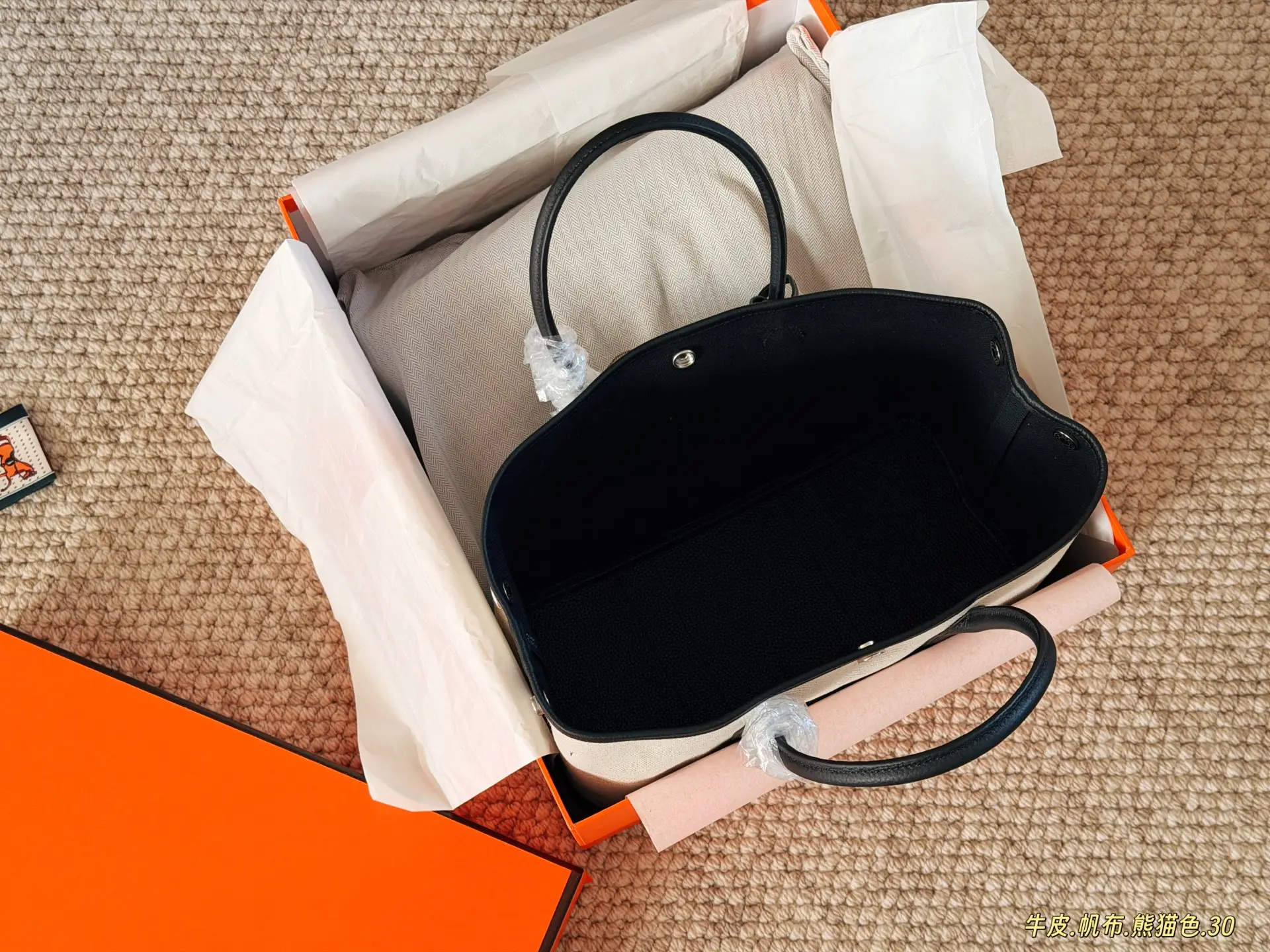 Garden Party Canvas & Leather Tote Bag D38018435 — view 8