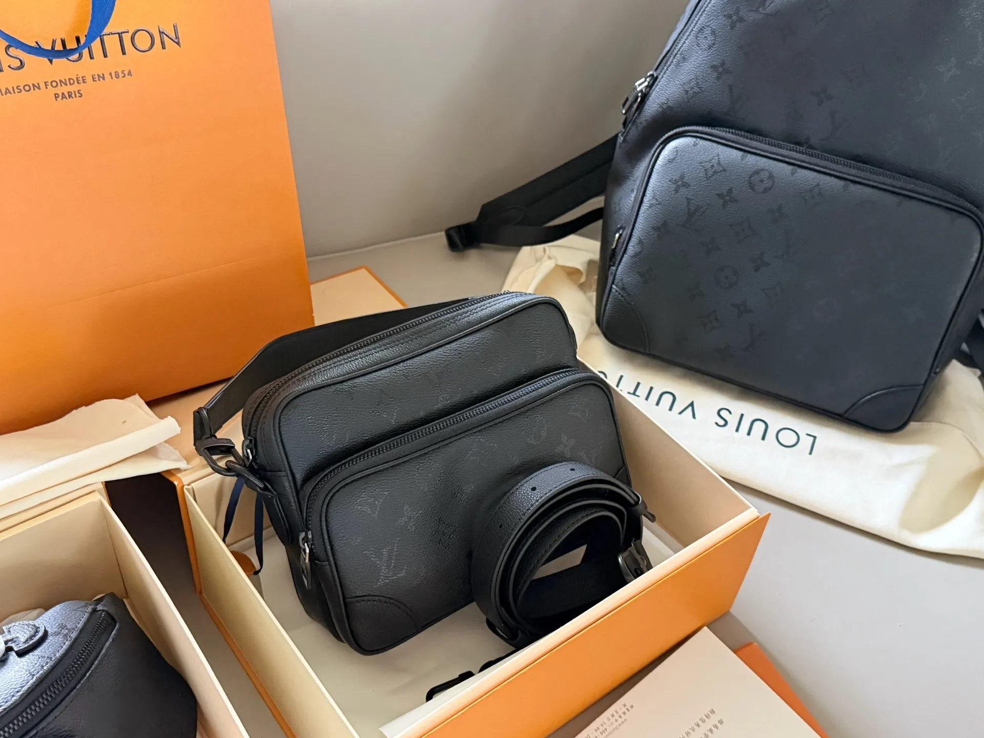 Nil Monogram Shadow Crossbody Bag D38018254