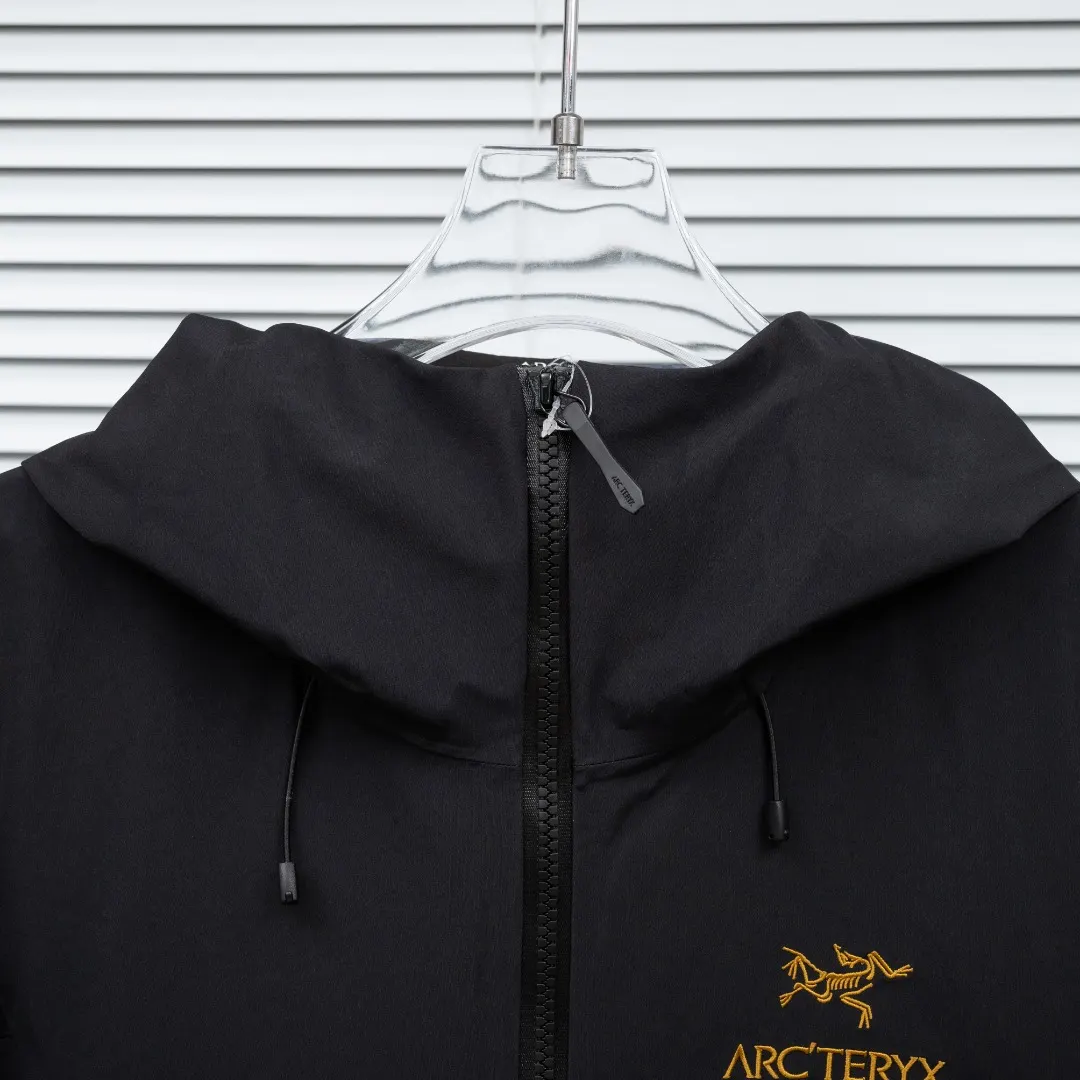 Alpha SV GORE-TEX Pro Hardshell Jacket D38023638 — view 4