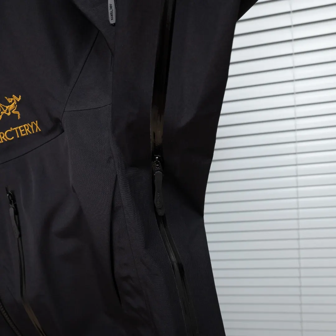 Alpha SV GORE-TEX Pro Hardshell Jacket D38023638 — view 11