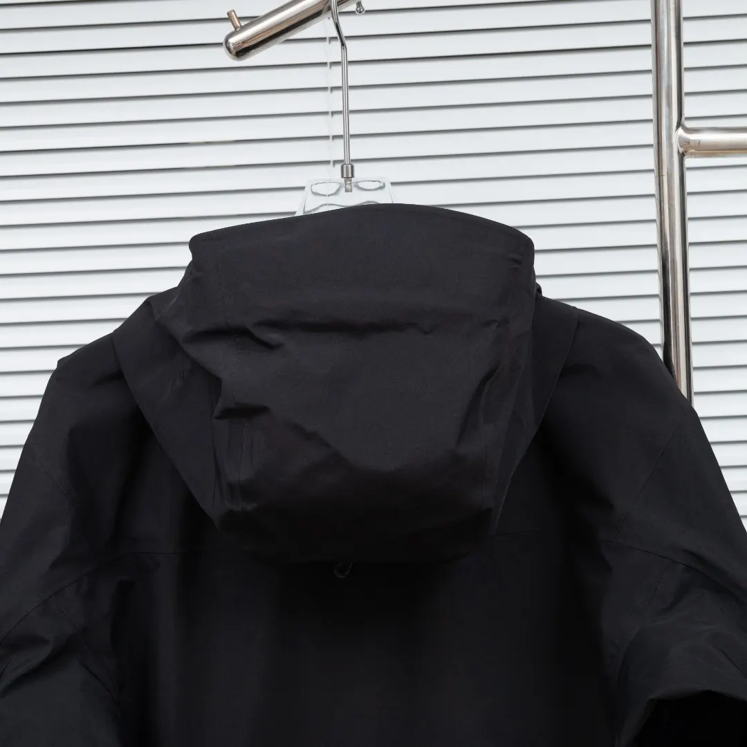 Alpha SV GORE-TEX Pro Hardshell Jacket D38023638 — view 16