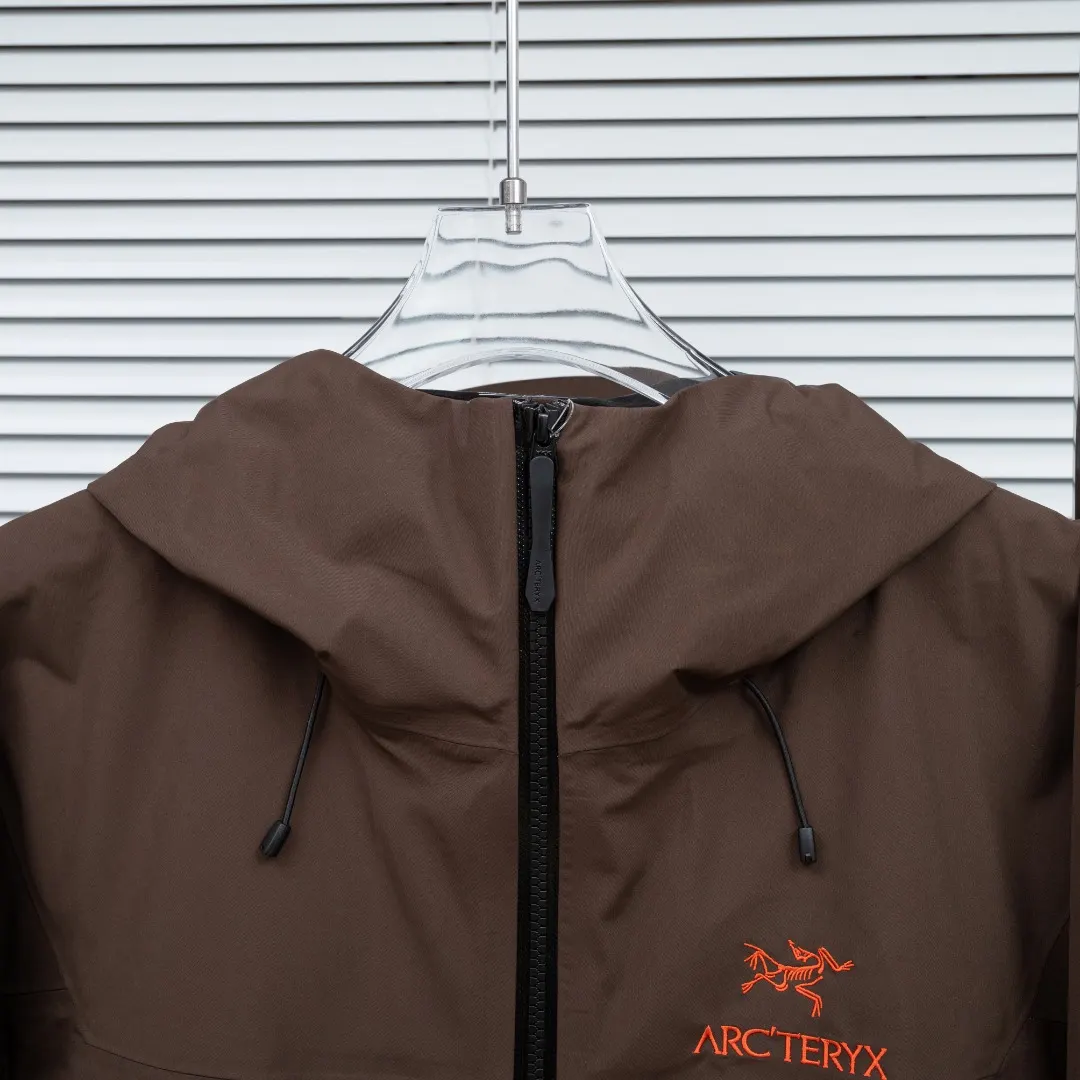 Alpha SV GORE-TEX Pro Hardshell Jacket D38023635 — view 4