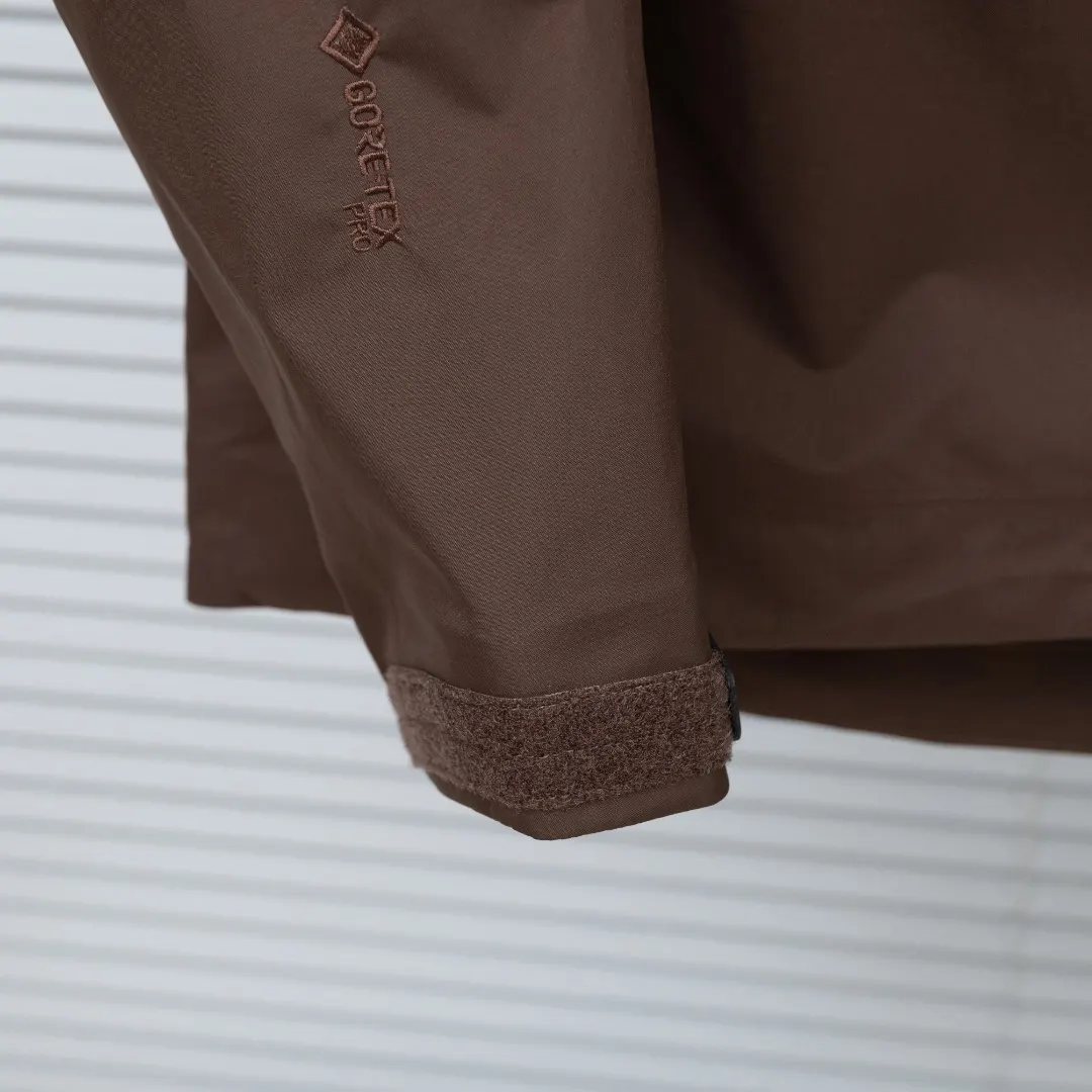 Alpha SV GORE-TEX Pro Hardshell Jacket D38023635 — view 8