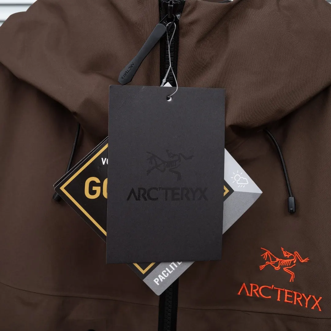Alpha SV GORE-TEX Pro Hardshell Jacket D38023635 — view 10
