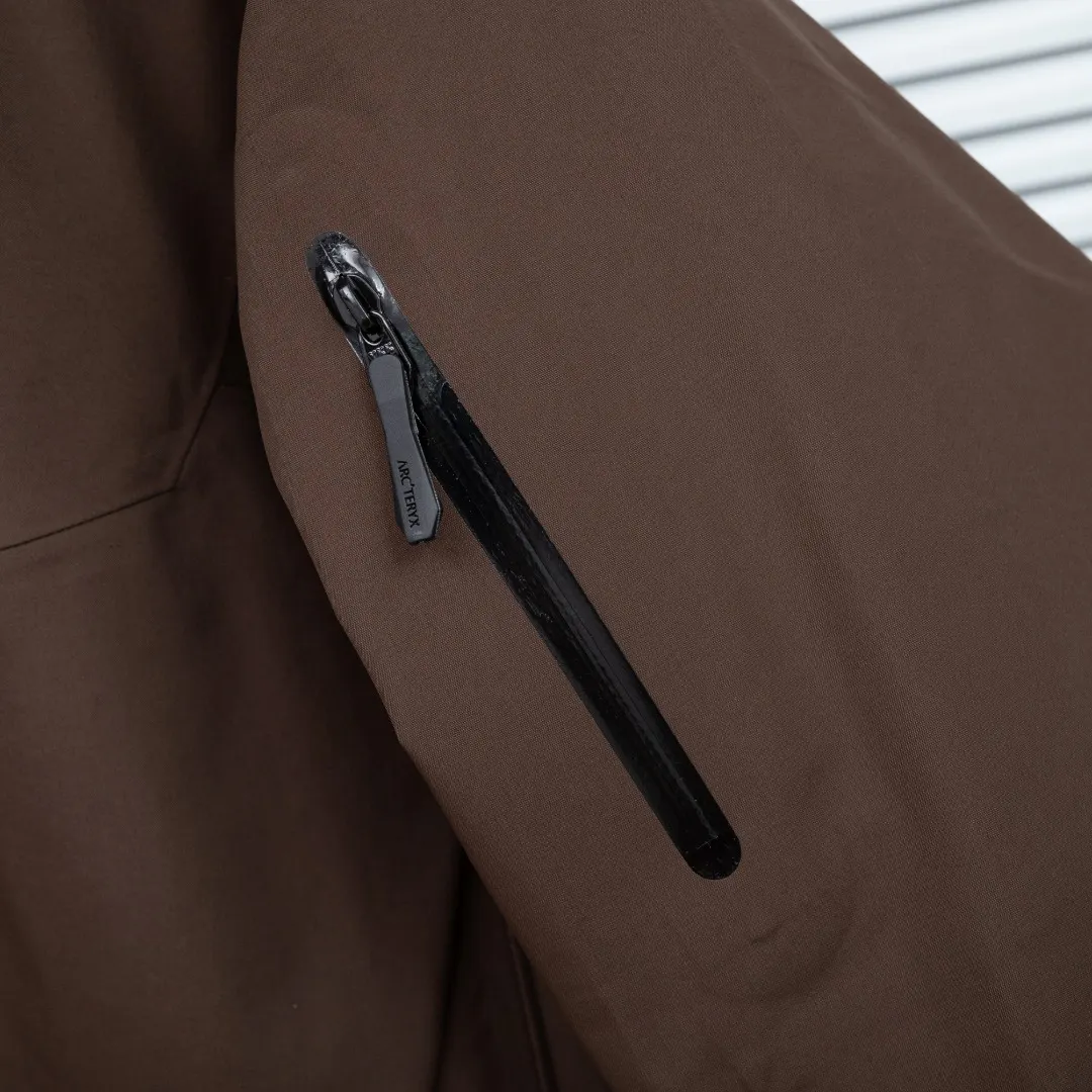 Alpha SV GORE-TEX Pro Hardshell Jacket D38023635 — view 11