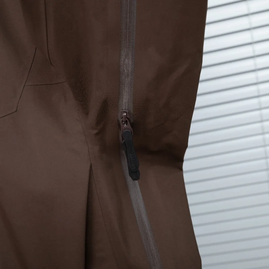 Alpha SV GORE-TEX Pro Hardshell Jacket D38023635 — view 12