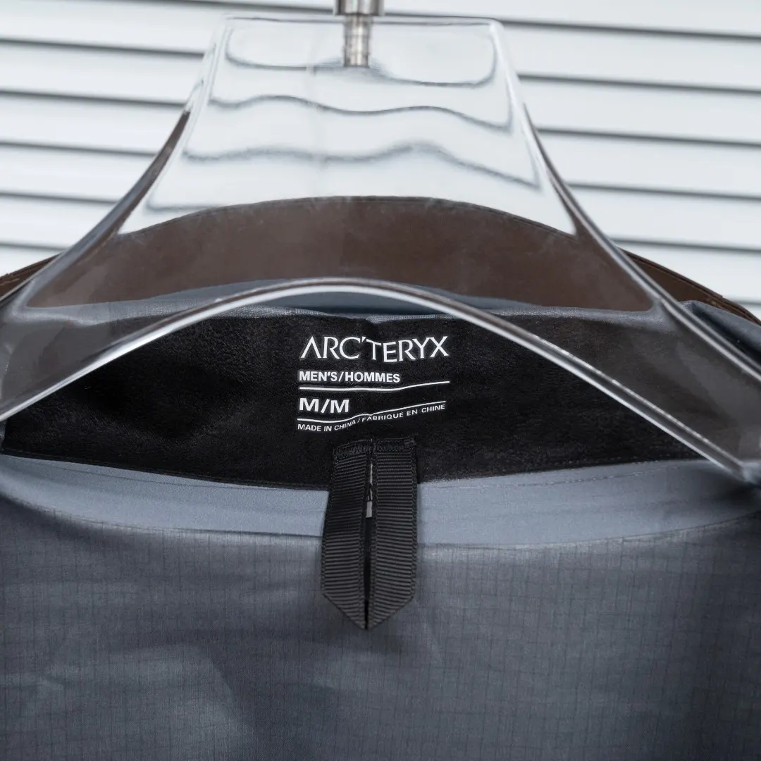 Alpha SV GORE-TEX Pro Hardshell Jacket D38023635 — view 13
