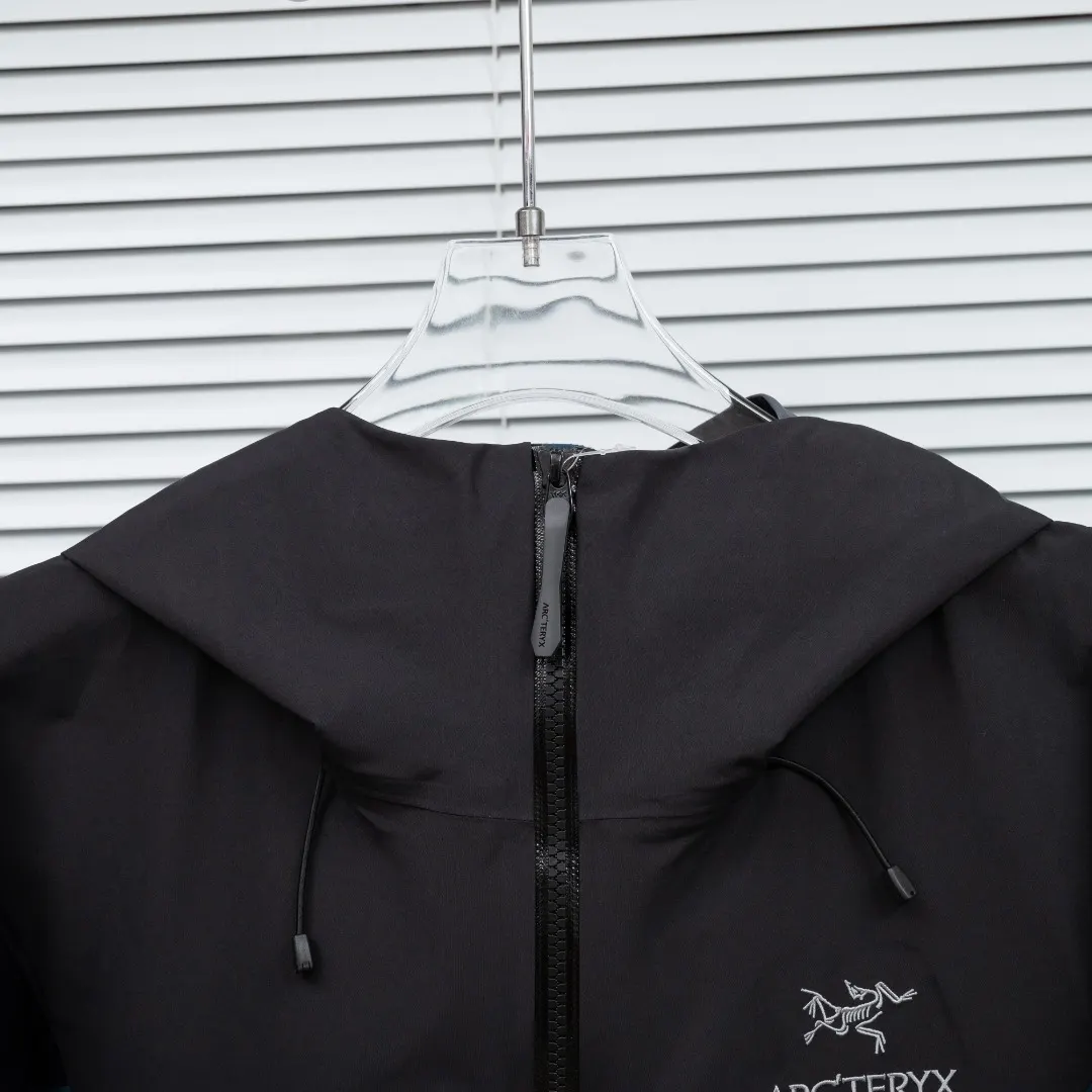 Alpha SV GORE-TEX Pro Hardshell Jacket D38023637 — view 4