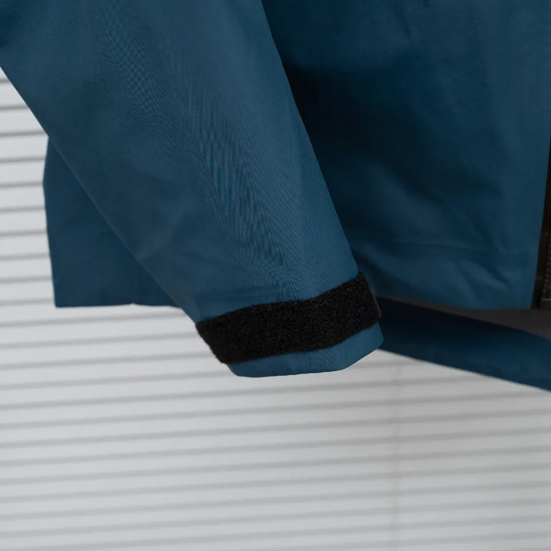Alpha SV GORE-TEX Pro Hardshell Jacket D38023637 — view 7