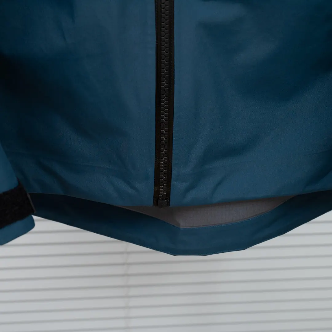 Alpha SV GORE-TEX Pro Hardshell Jacket D38023637 — view 8