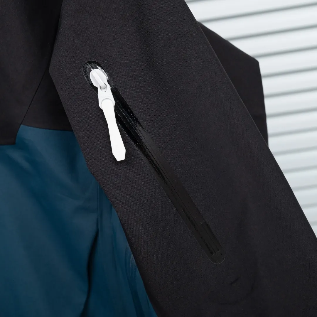 Alpha SV GORE-TEX Pro Hardshell Jacket D38023637 — view 9