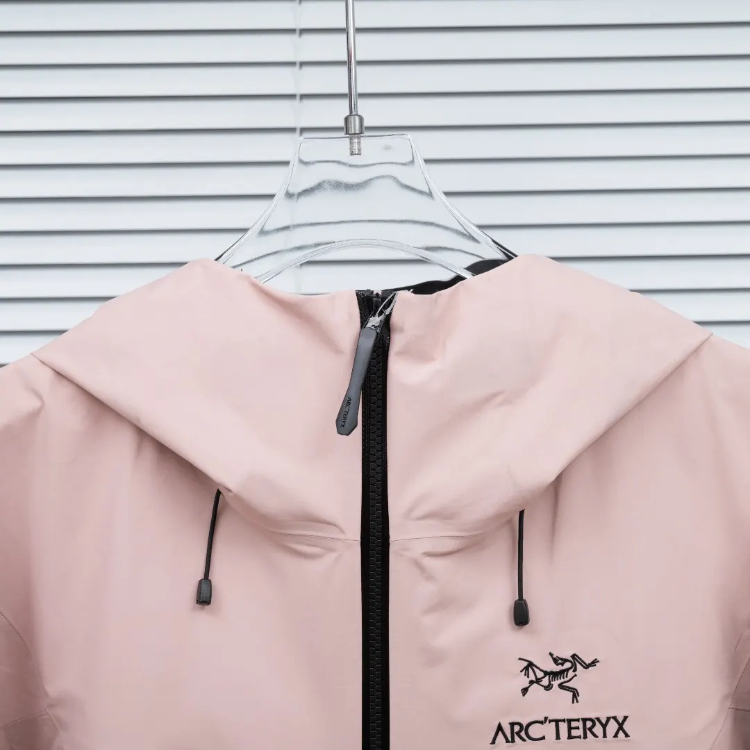 Alpha SV GORE-TEX Pro Hardshell Jacket D38023639 — view 3