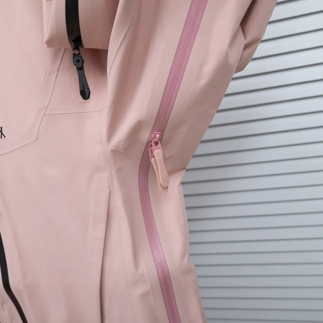 Alpha SV GORE-TEX Pro Hardshell Jacket D38023639 — view 9