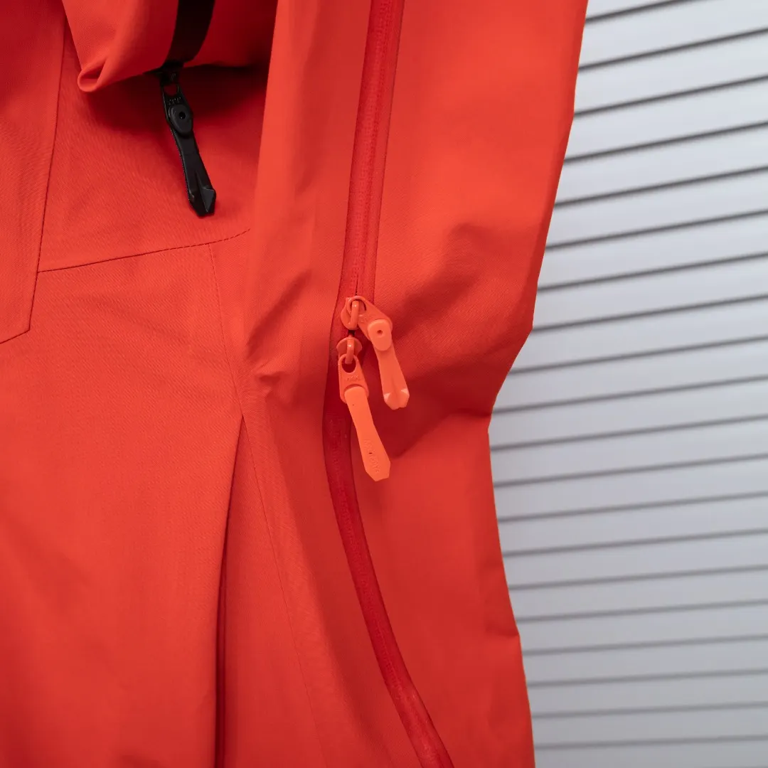 Alpha SV GORE-TEX Pro Hooded Shell Jacket D38023636 — view 11