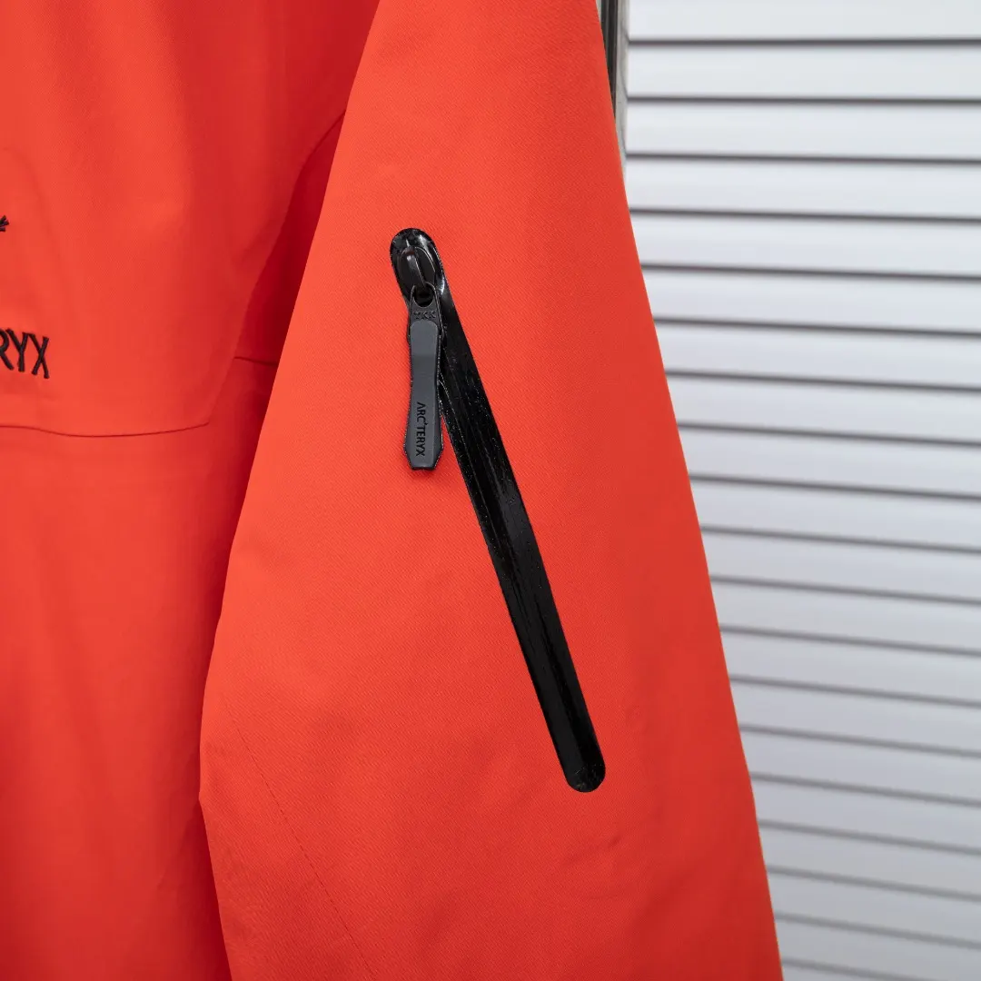 Alpha SV GORE-TEX Pro Hooded Shell Jacket D38023636 — view 12