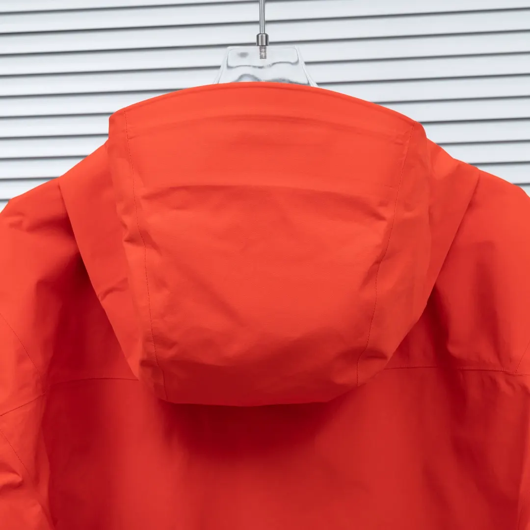 Alpha SV GORE-TEX Pro Hooded Shell Jacket D38023636 — view 16