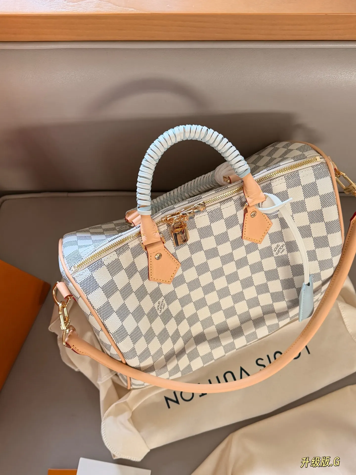 Speedy 30 Damier Azur Top-Handle Bag D39018311 — view 4