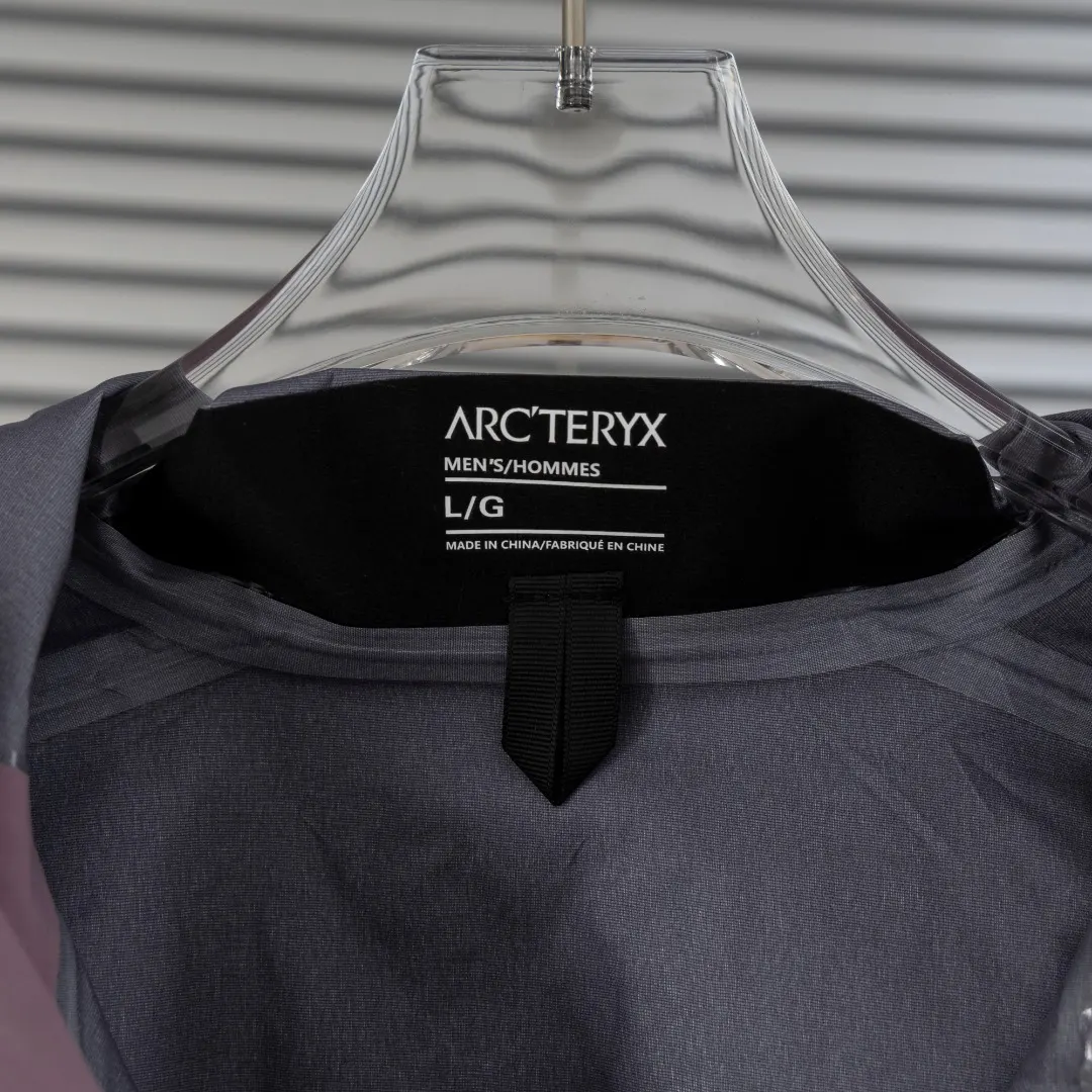 Beta SL GORE-TEX Hooded Shell Jacket D39013424 — view 12