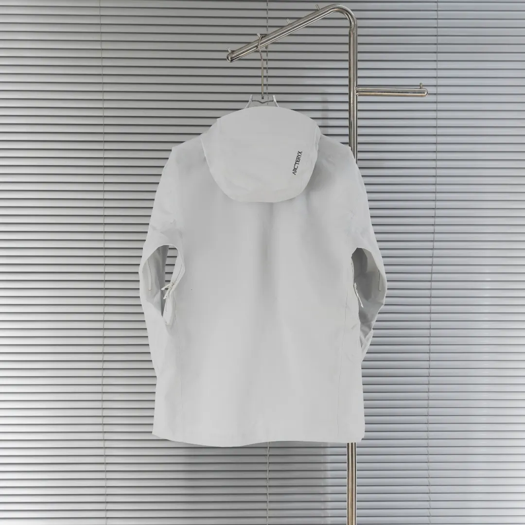 Beta SL GORE-TEX Hooded Shell Jacket D39013426 — view 2