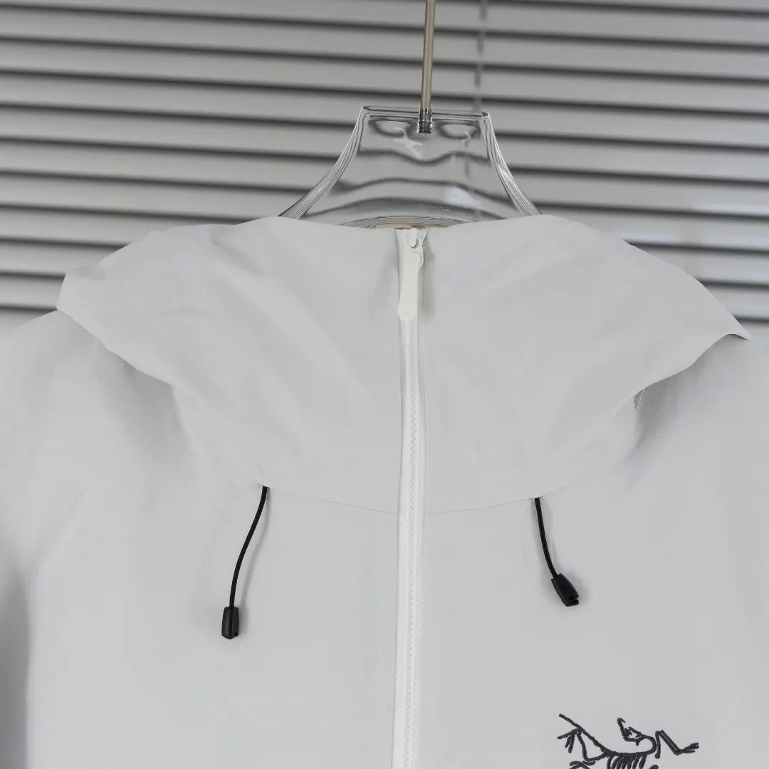 Beta SL GORE-TEX Hooded Shell Jacket D39013426 — view 4
