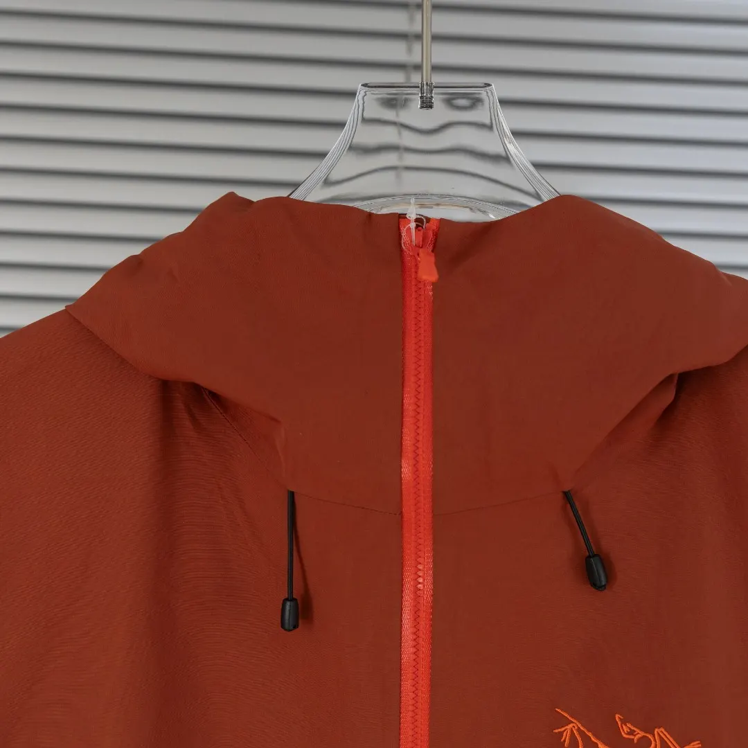 Beta SL GORE-TEX Hooded Shell Jacket D39013427 — view 4