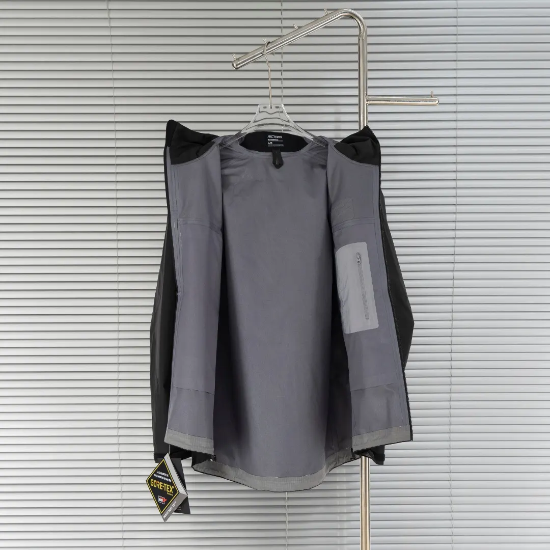Beta SL GORE-TEX Hooded Shell Jacket D39013422 — view 3