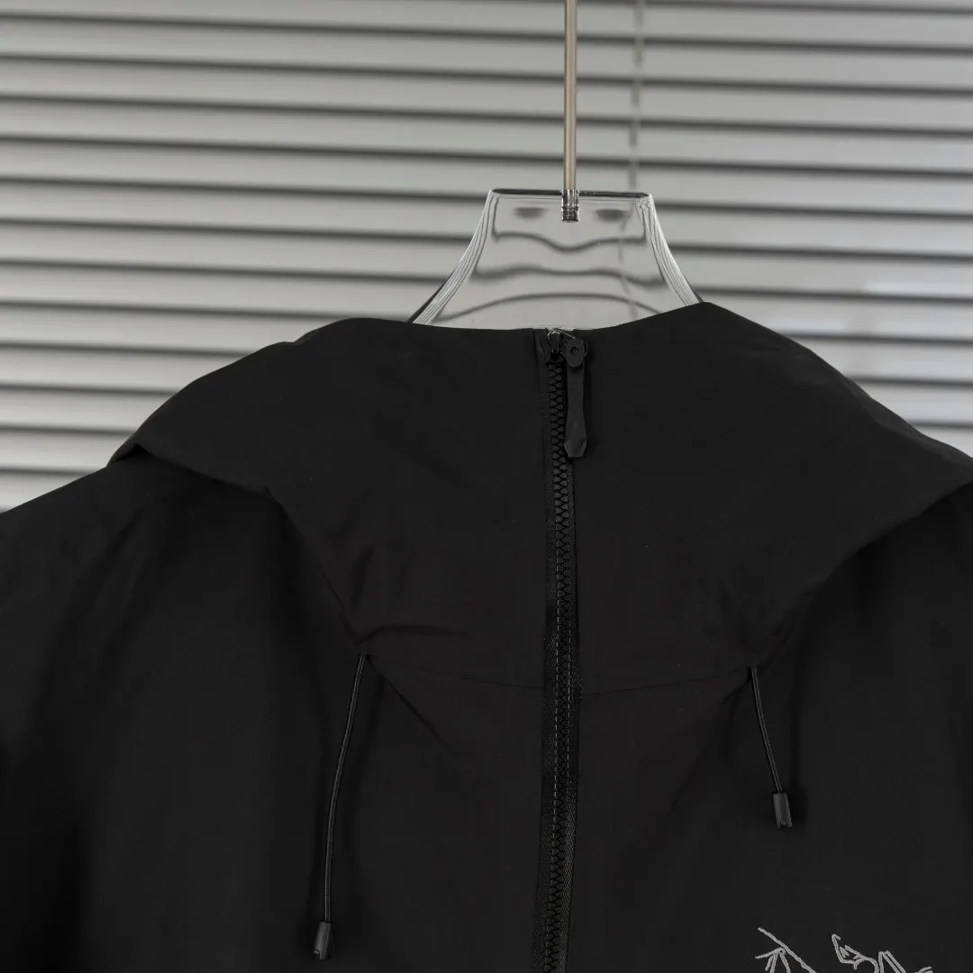 Beta SL GORE-TEX Hooded Shell Jacket D39013422 — view 4