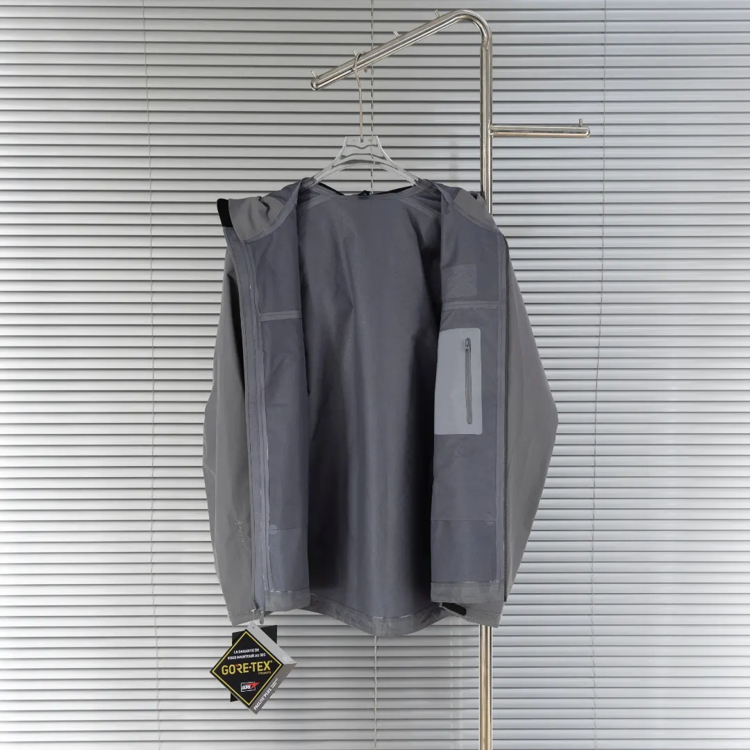 Beta SL GORE-TEX Hooded Shell Jacket D39013425 — view 3