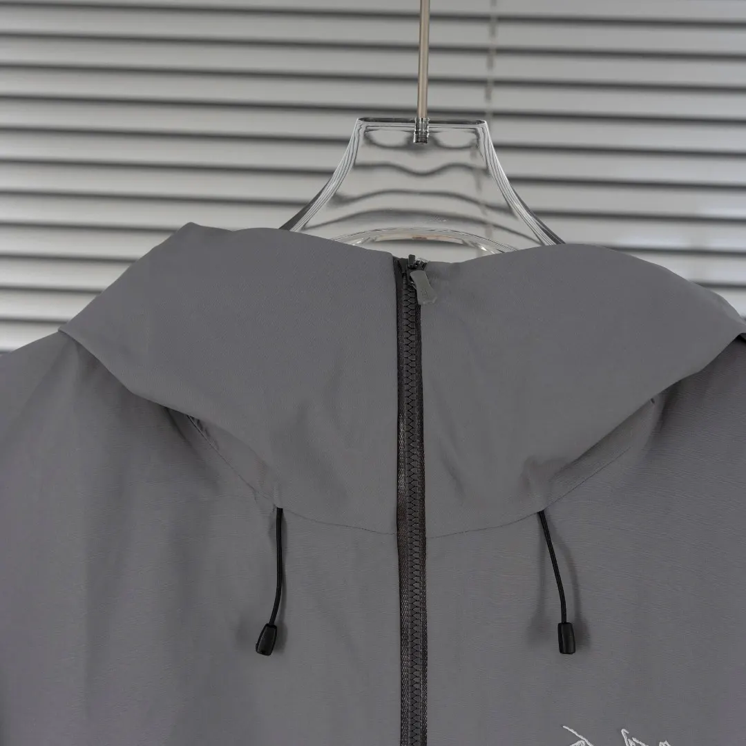 Beta SL GORE-TEX Hooded Shell Jacket D39013425 — view 4
