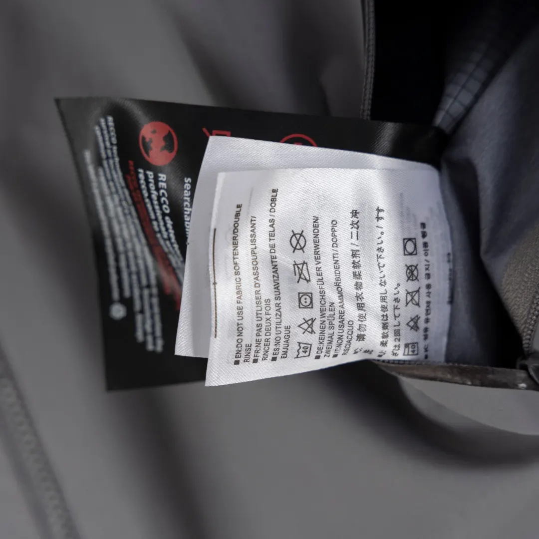 Beta SL GORE-TEX Hooded Shell Jacket D39013425 — view 10