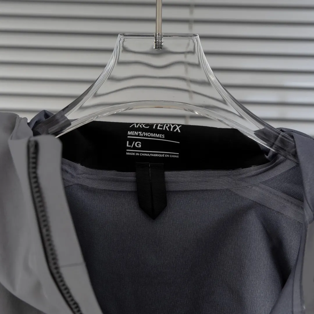 Beta SL GORE-TEX Hooded Shell Jacket D39013425 — view 12