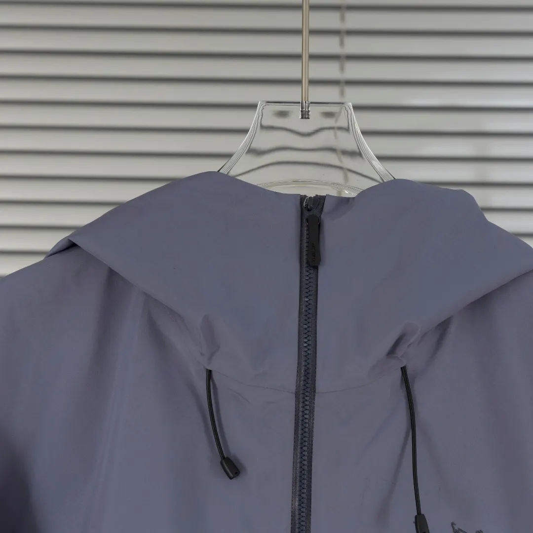Beta SL GORE-TEX Hooded Shell Jacket D39013429 — view 4