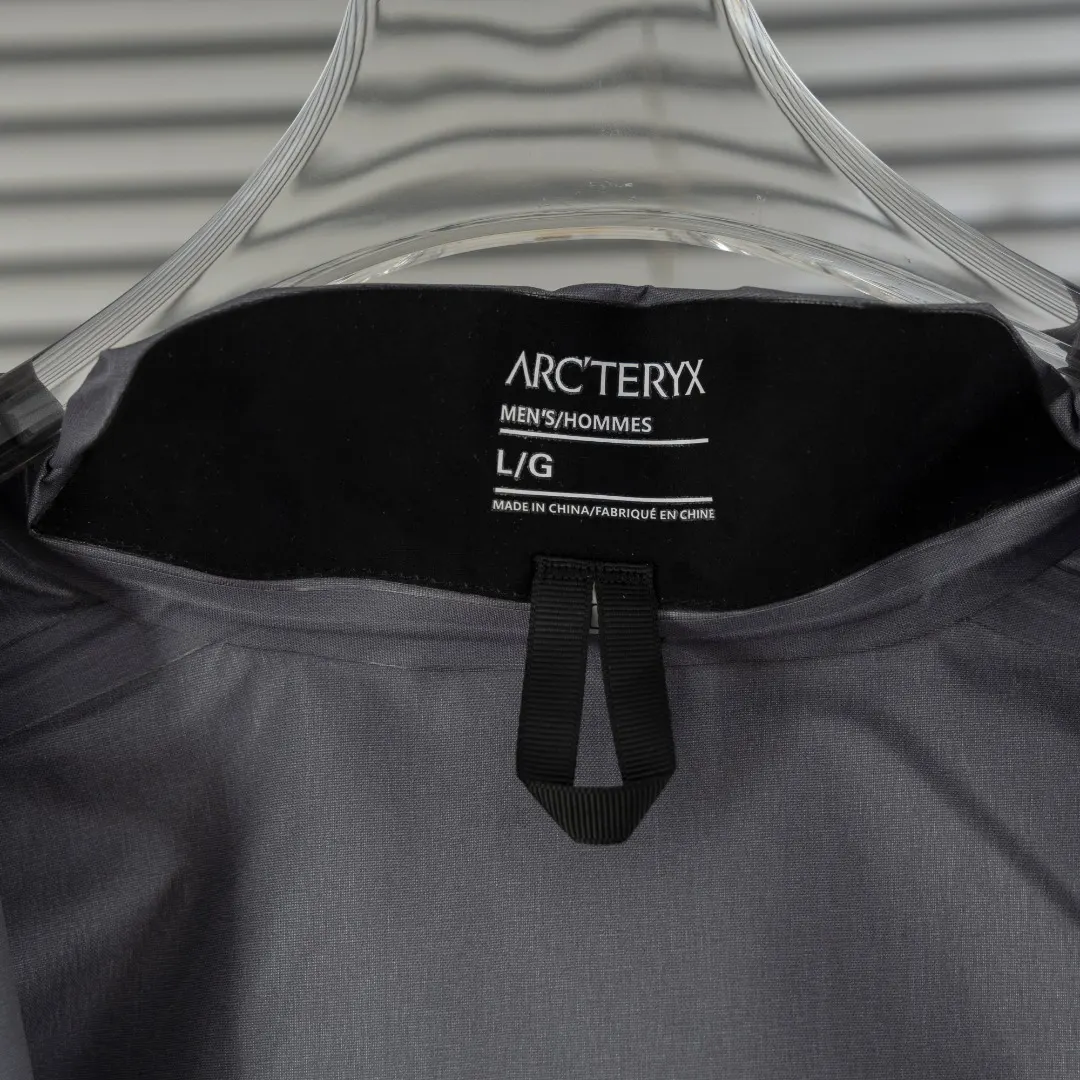Beta SL GORE-TEX Hooded Shell Jacket D39013429 — view 11