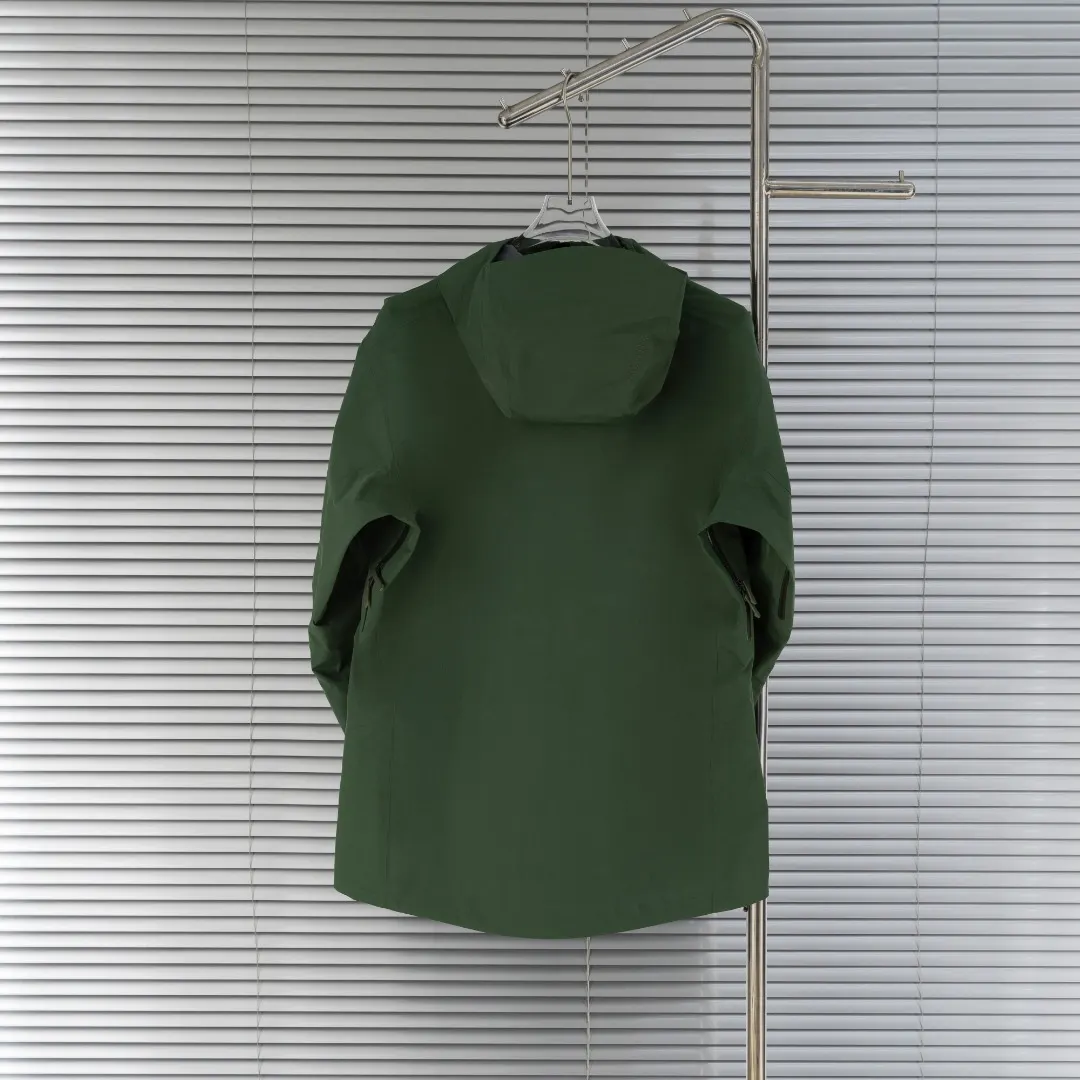 Beta SL GORE-TEX Hooded Shell Jacket D39013423 — view 2
