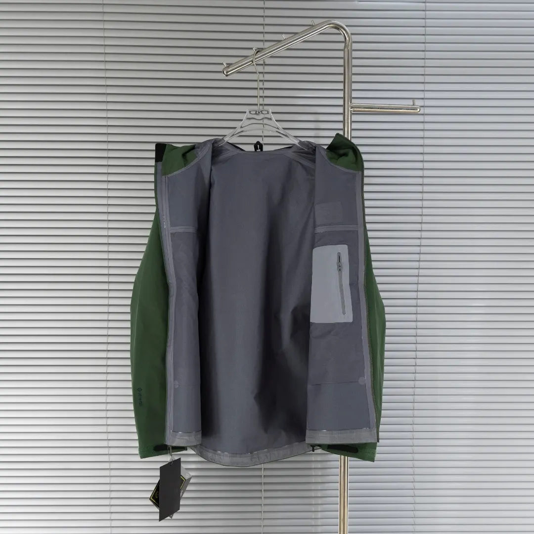 Beta SL GORE-TEX Hooded Shell Jacket D39013423 — view 3