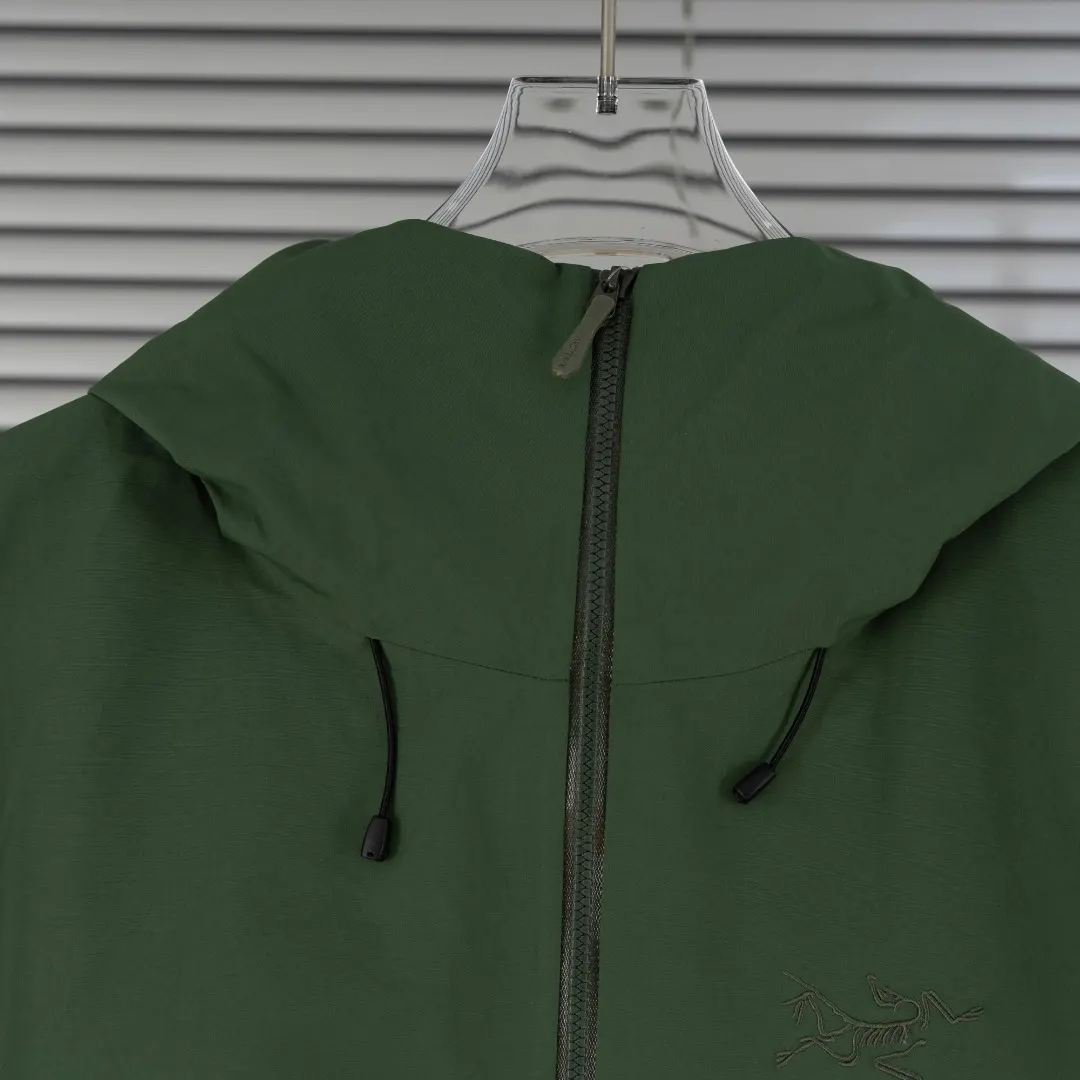 Beta SL GORE-TEX Hooded Shell Jacket D39013423 — view 4