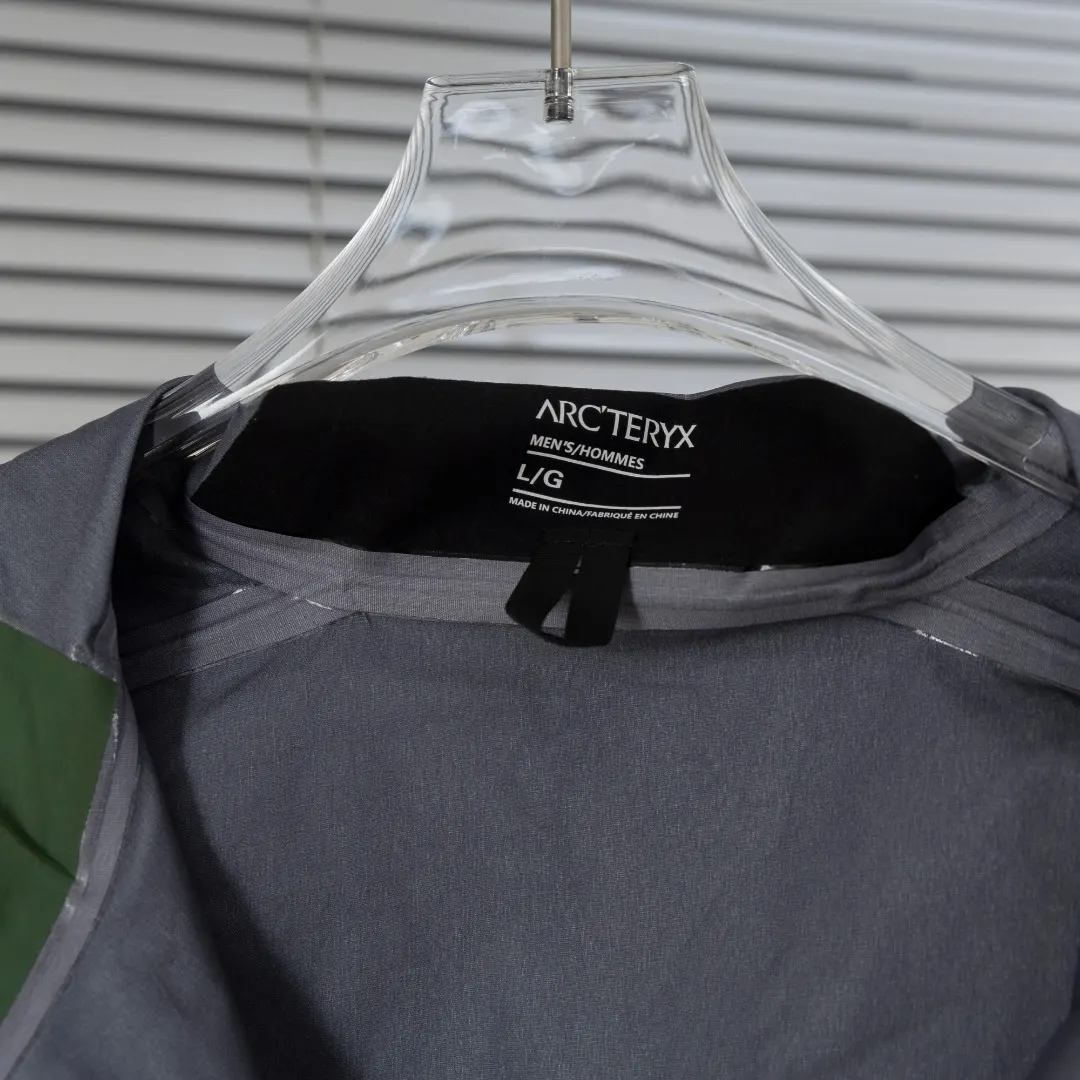 Beta SL GORE-TEX Hooded Shell Jacket D39013423 — view 14
