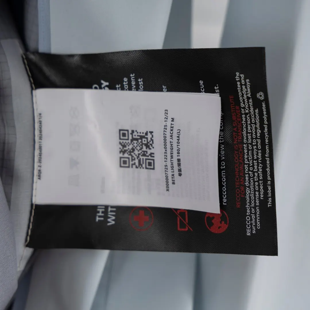 Beta Lightweight GORE-TEX Shell Jacket D39013420 — view 10