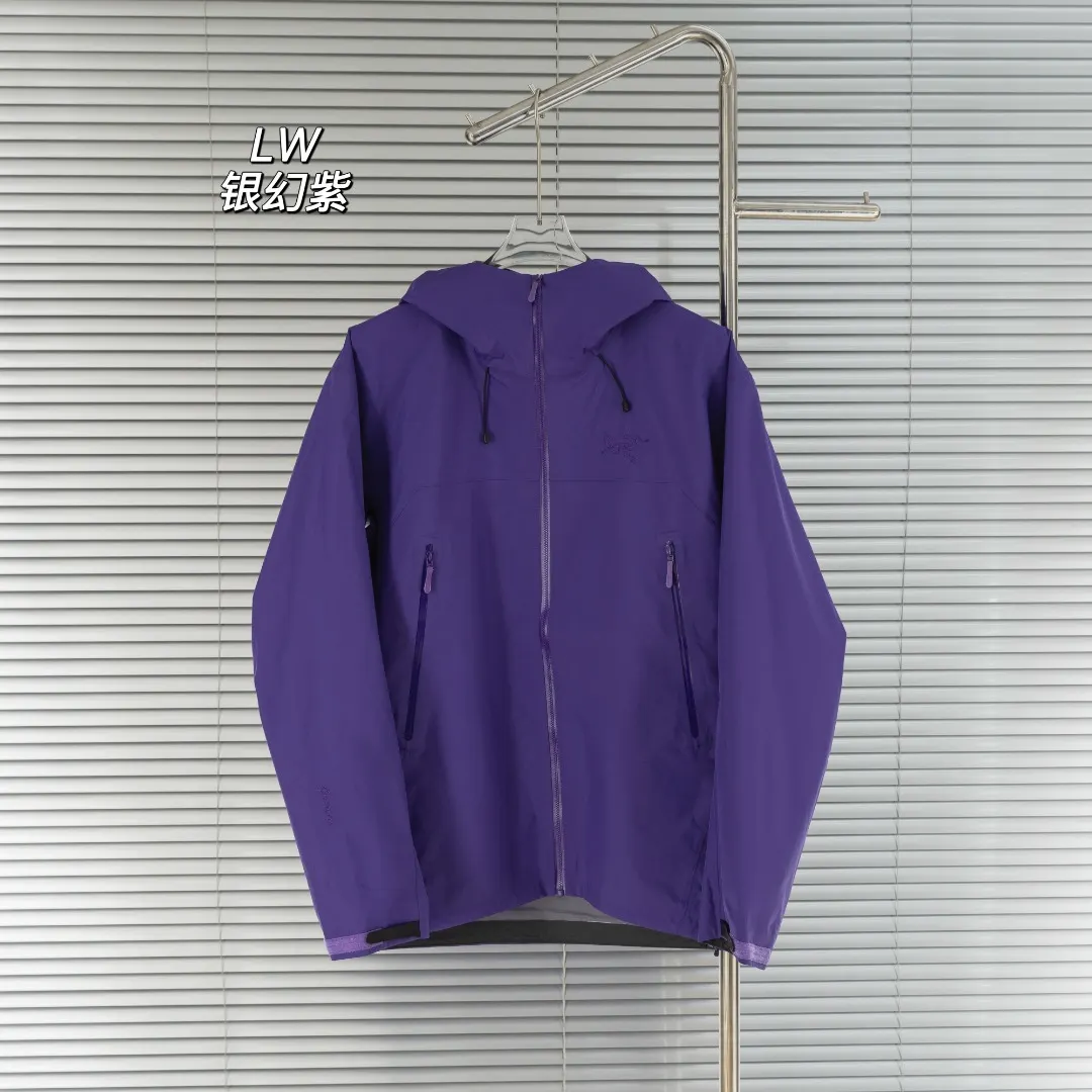Beta Lightweight GORE-TEX Hooded Jacket D39013416
