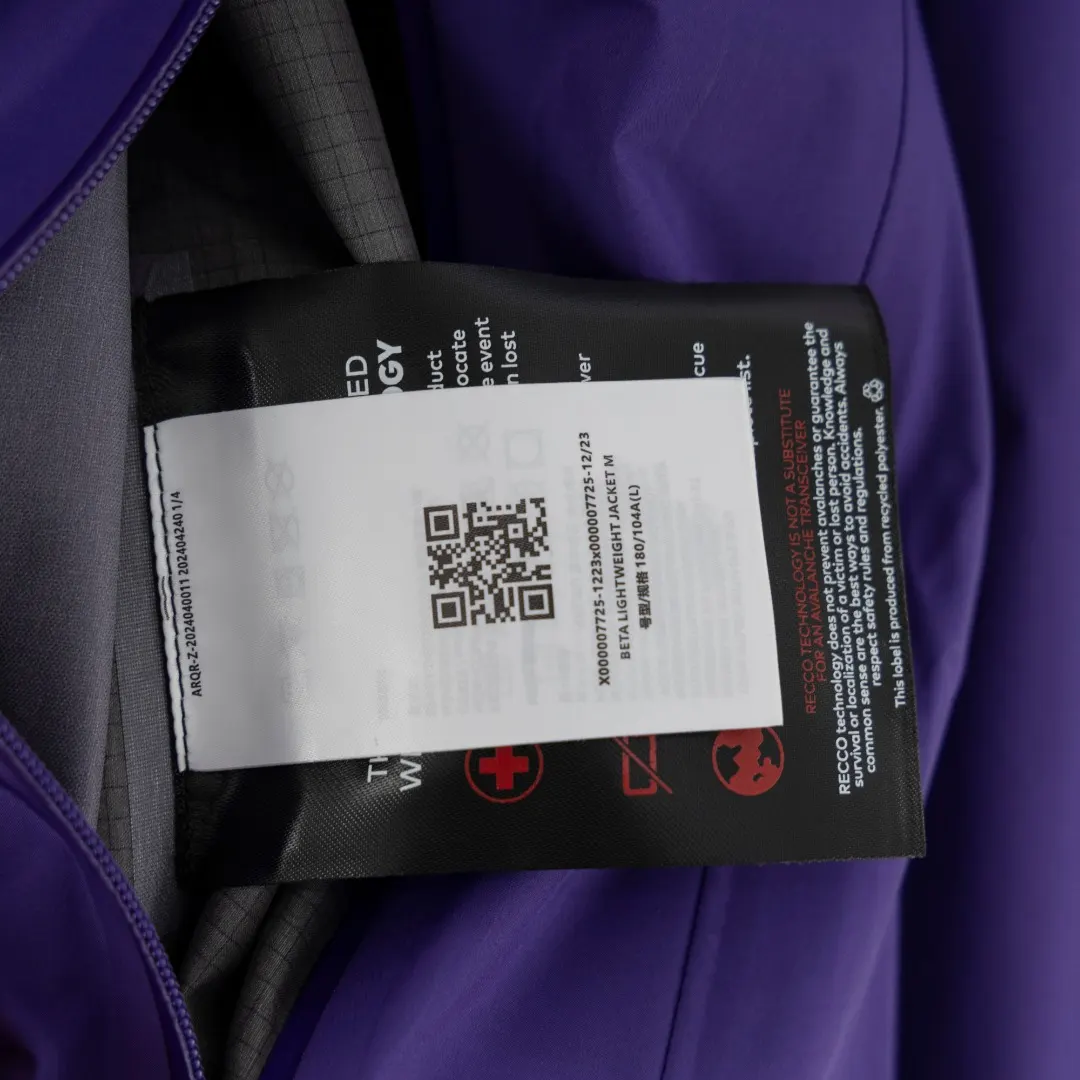 Beta Lightweight GORE-TEX Hooded Jacket D39013416 — view 10