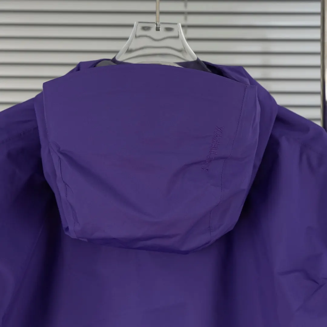 Beta Lightweight GORE-TEX Hooded Jacket D39013416 — view 13