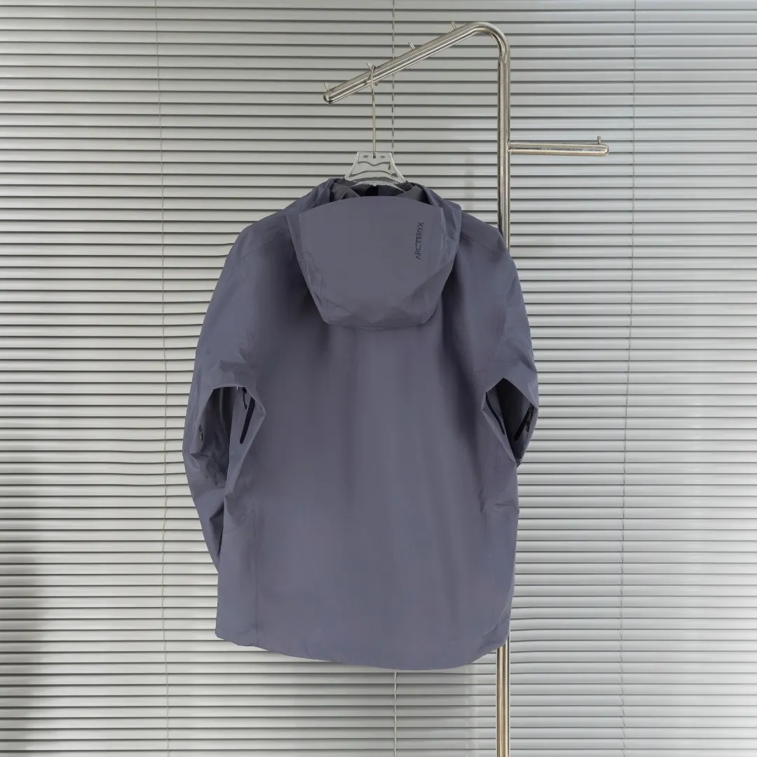 Beta Lightweight GORE-TEX Hooded Jacket D39013421 — view 2