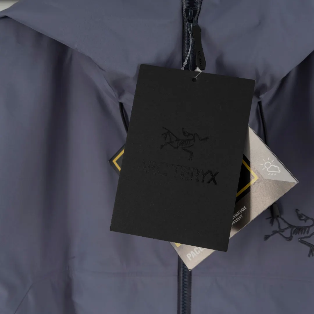 Beta Lightweight GORE-TEX Hooded Jacket D39013421 — view 10