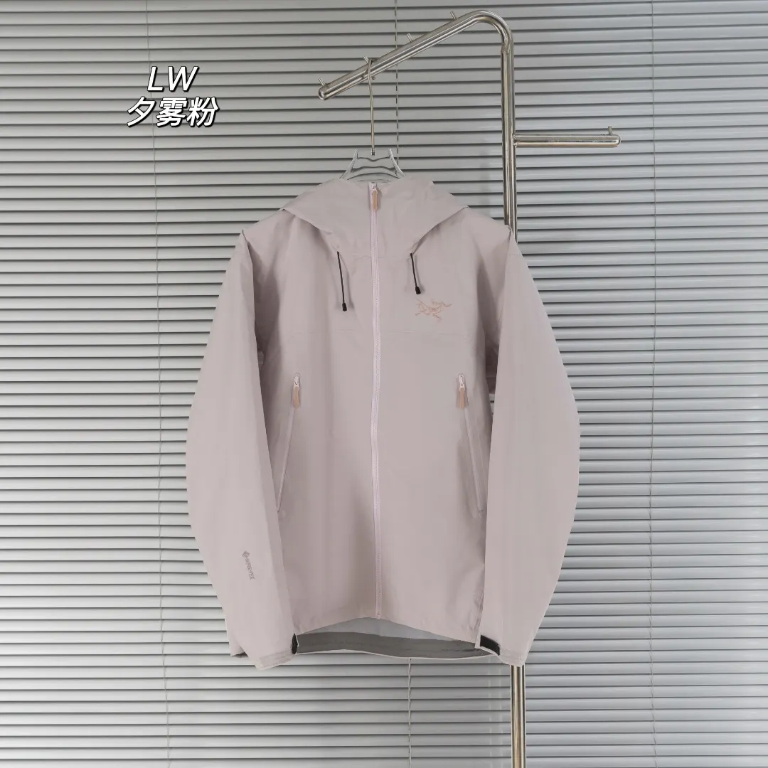 Beta Lightweight GORE-TEX Hooded Jacket D39013417