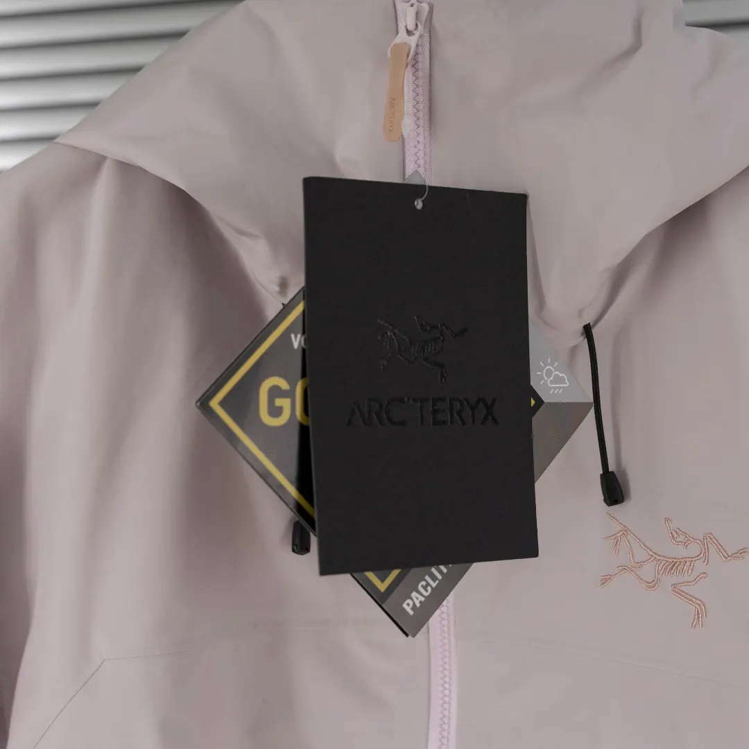 Beta Lightweight GORE-TEX Hooded Jacket D39013417 — view 11