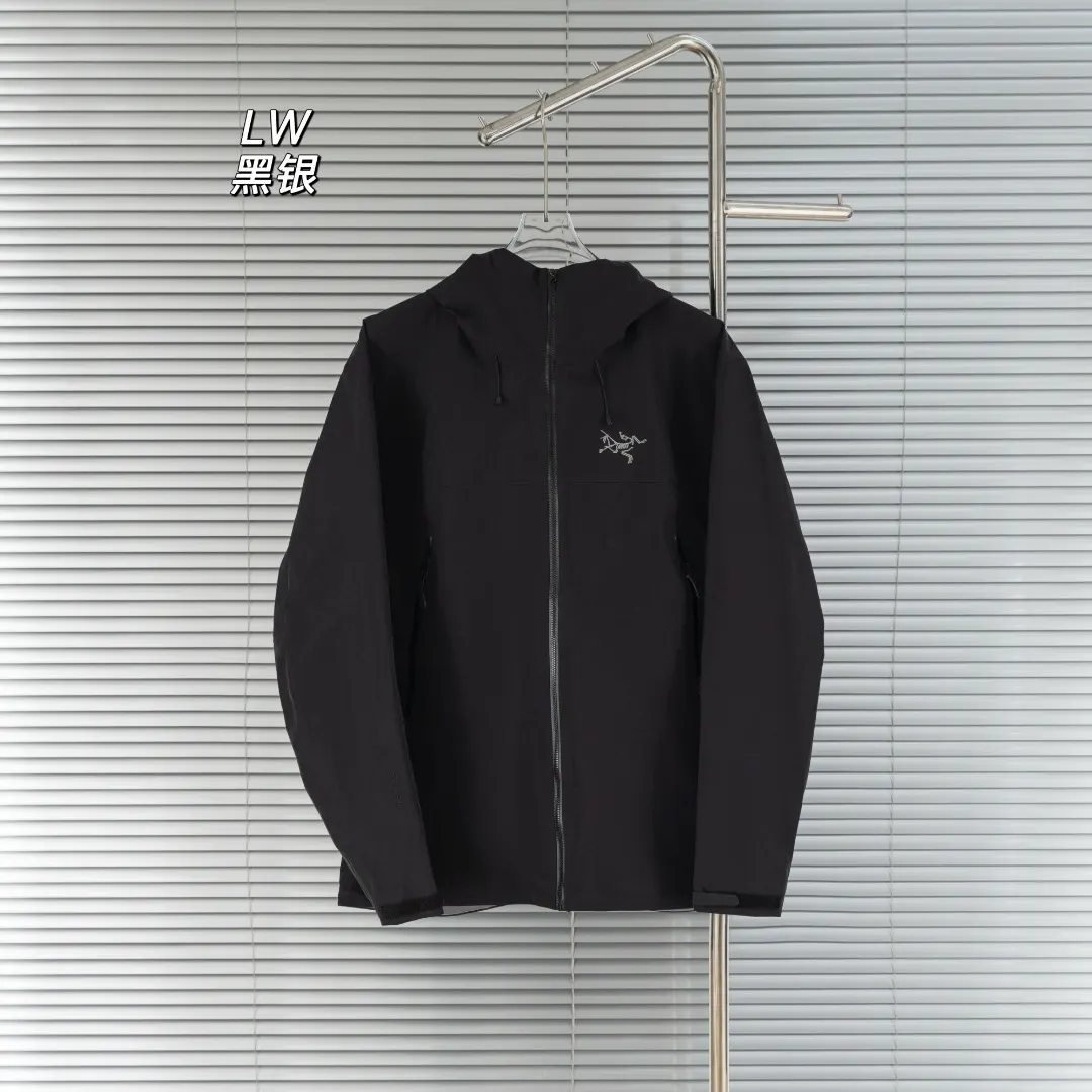 Beta Lightweight GORE-TEX Hooded Shell Jacket D39013415