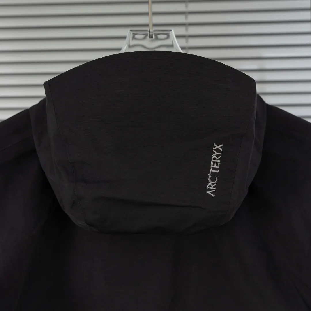 Beta Lightweight GORE-TEX Hooded Shell Jacket D39013415 — view 13