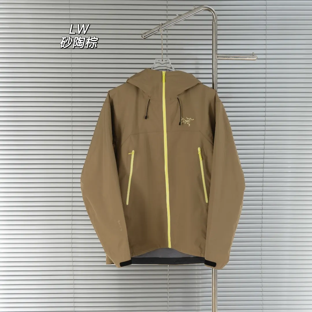 Beta Lightweight GORE-TEX Hooded Jacket D39013419