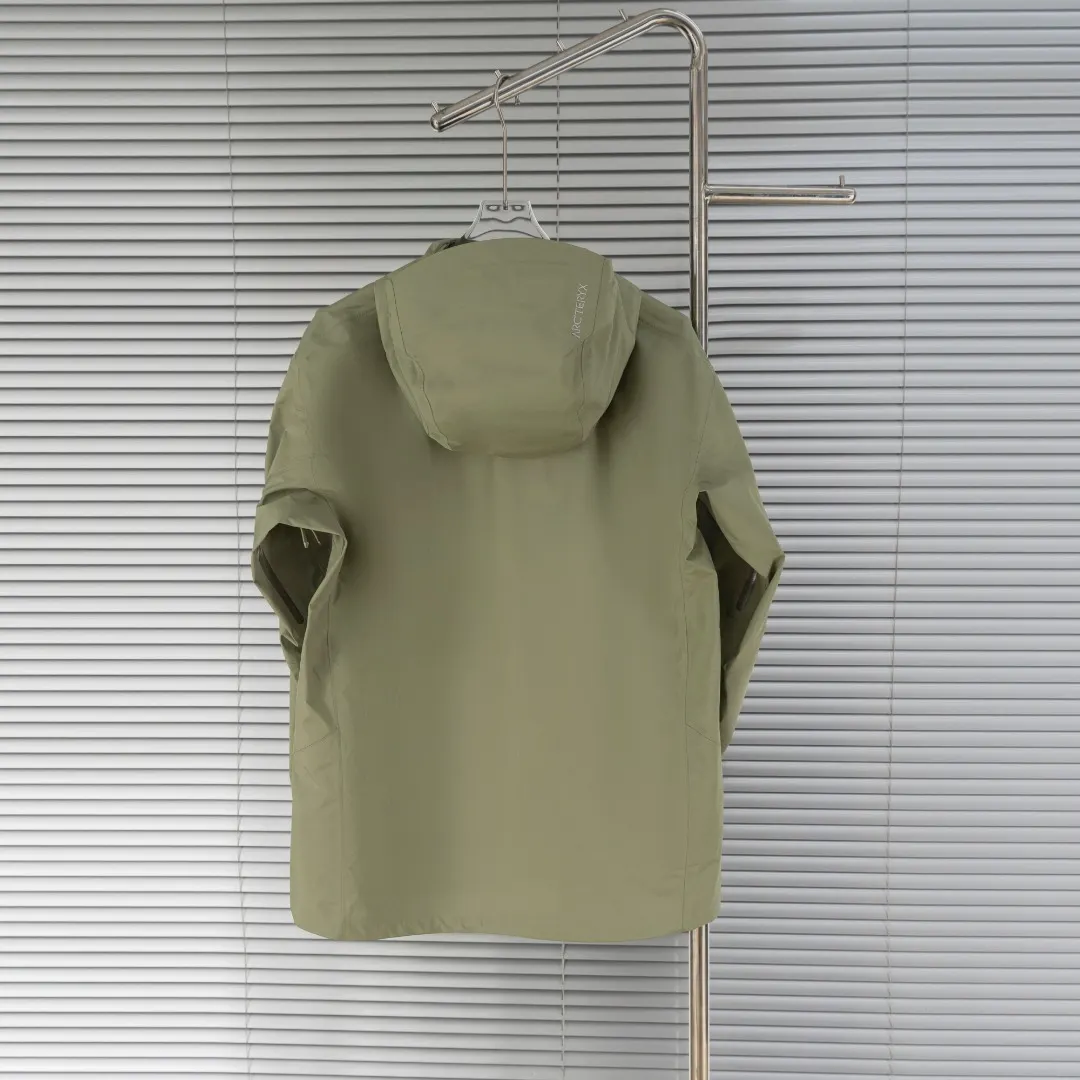 Beta Lightweight GORE-TEX Hooded Jacket D39013418 — view 2